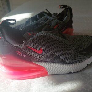 Nike air 270